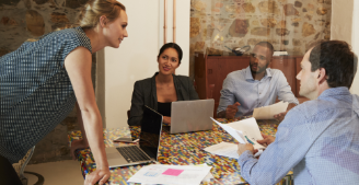 Pessoas em reunião